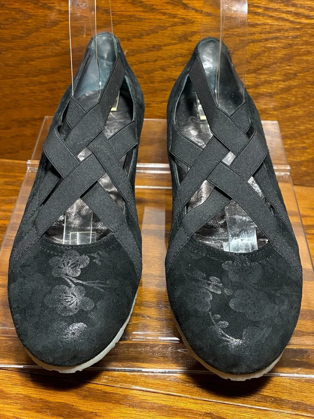 Amalfi by Rangoni Shimmery Floral Black Suede Criss Cross Strap Flats Size 7